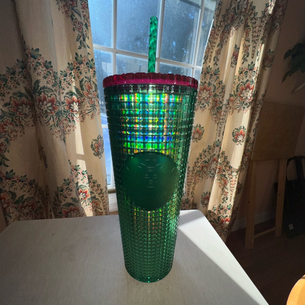 Starbucks "Sprout Grid" 24oz Venti
Cold Cup